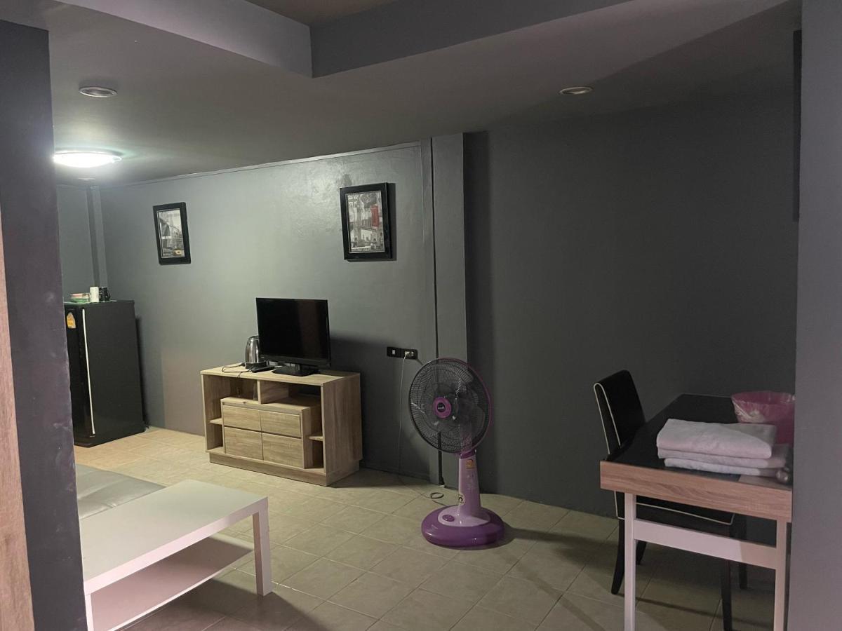 Happy Apple Guesthouse Pattaya Exteriör bild